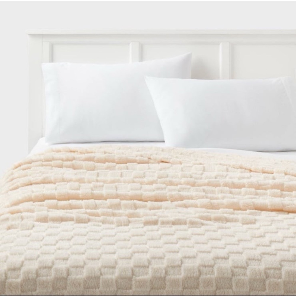 Checkered Faux-Shearling Plush Long Throw Blanket